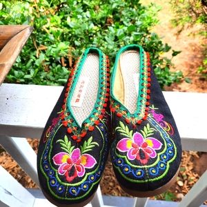 NEW Oriental Embroidered Floral Slide On Canvas Shoes